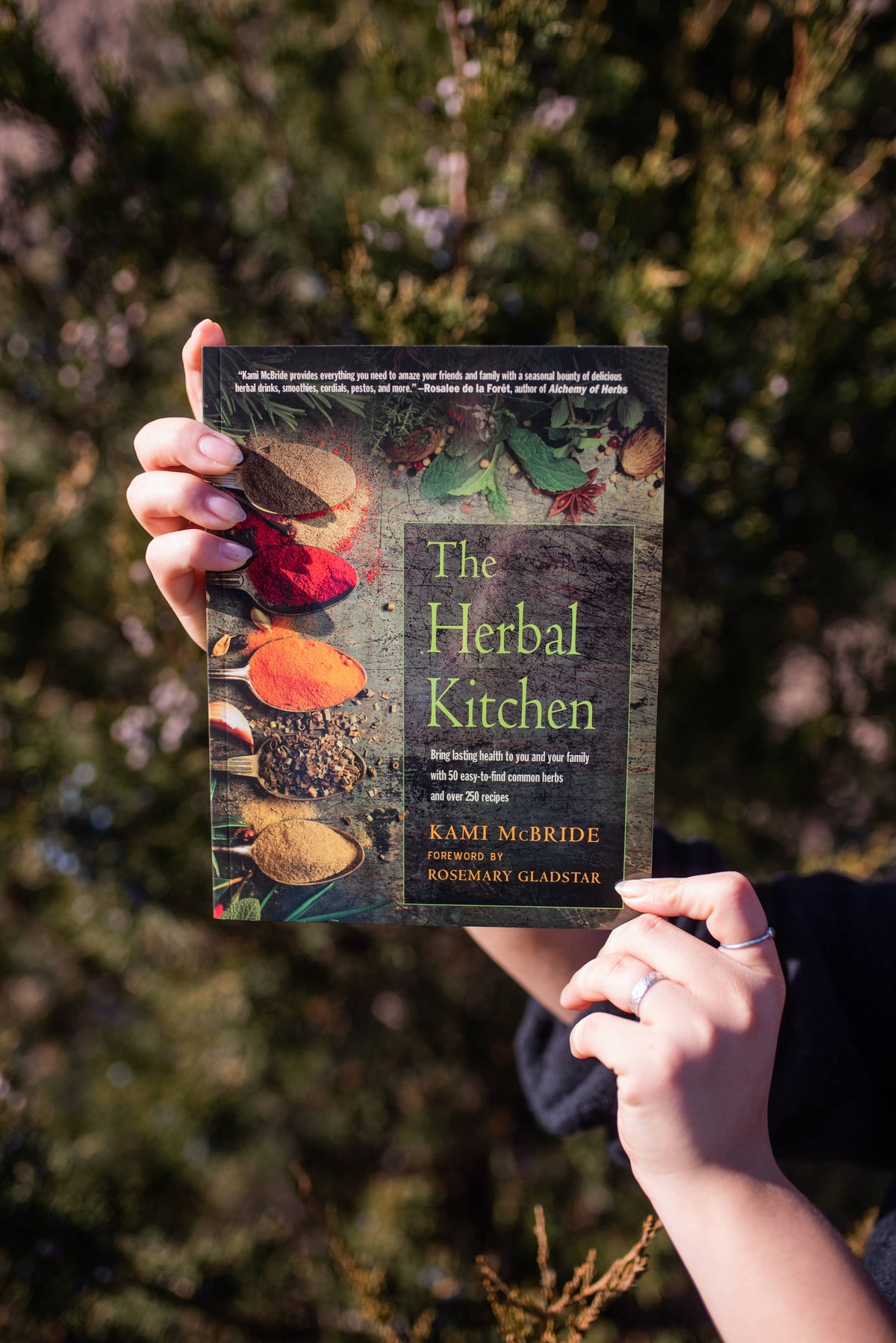 The Herbal Kitchen: 50 Common Herbs & Over 250 Recipes